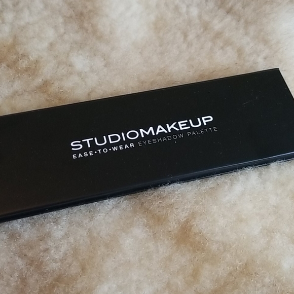 Studio Makeup Ease to Wear Eyeshadow Palette - Picture 2 of 3